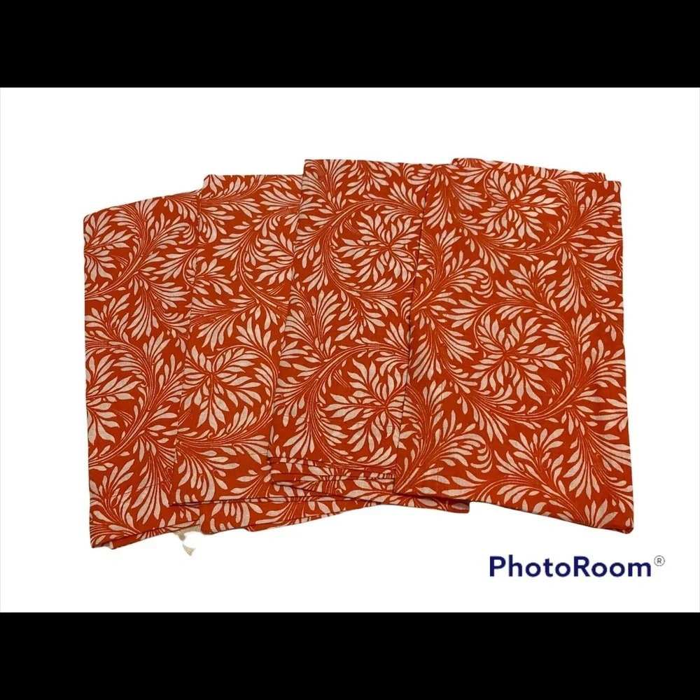 NWT Williams-Sonoma Scroll Flr Napkins Red- Set of 4